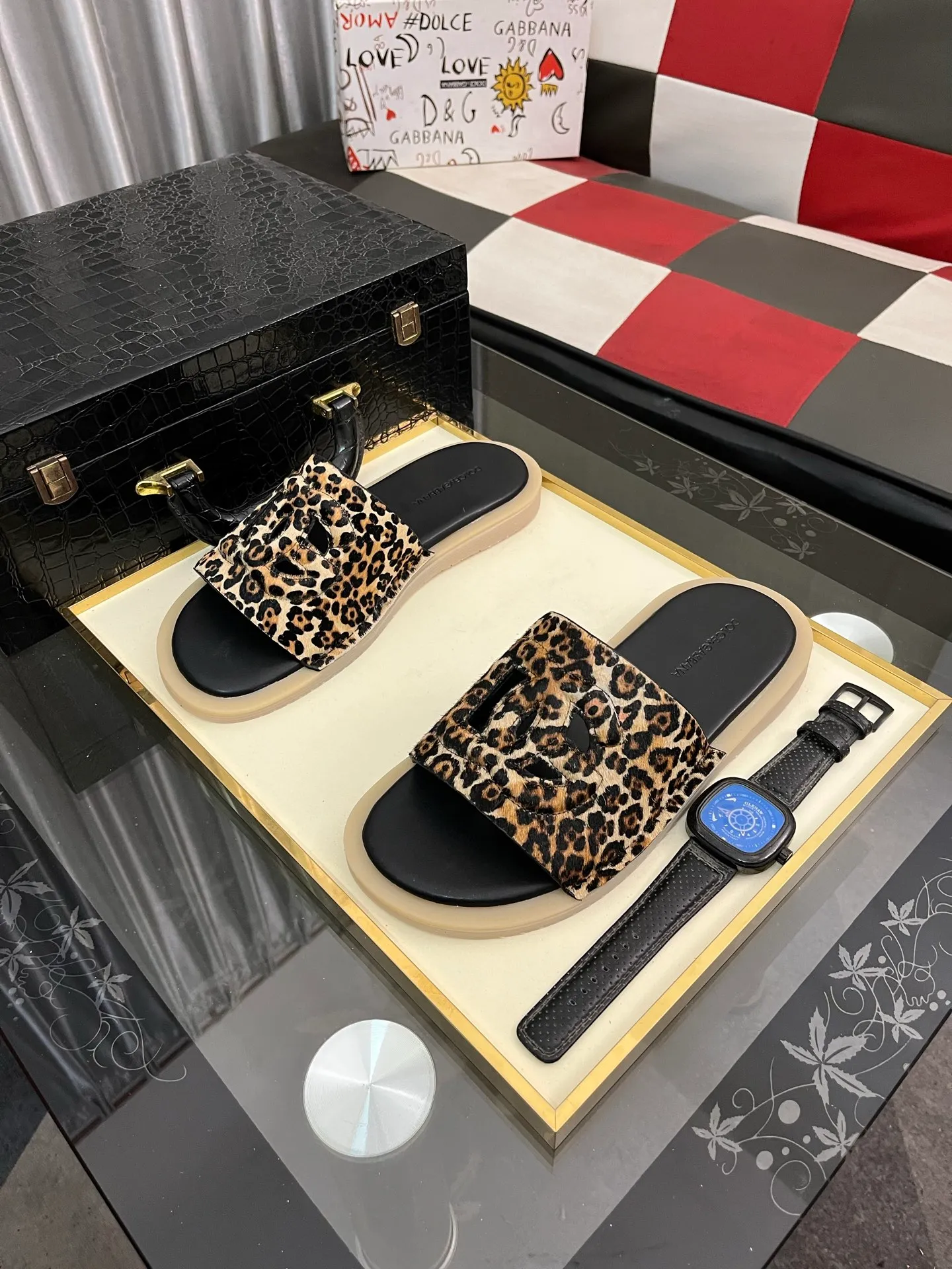 Men's Men's Shoes 💰340⌚️⌚️ (DG) The latest casual slippers are fashionable and versatile, and can add luster to various looks. Create an exquisite design with unique dynamic vitality and modern atmosphere, showing modern elegance. Size: 38-442️⃣Colors available